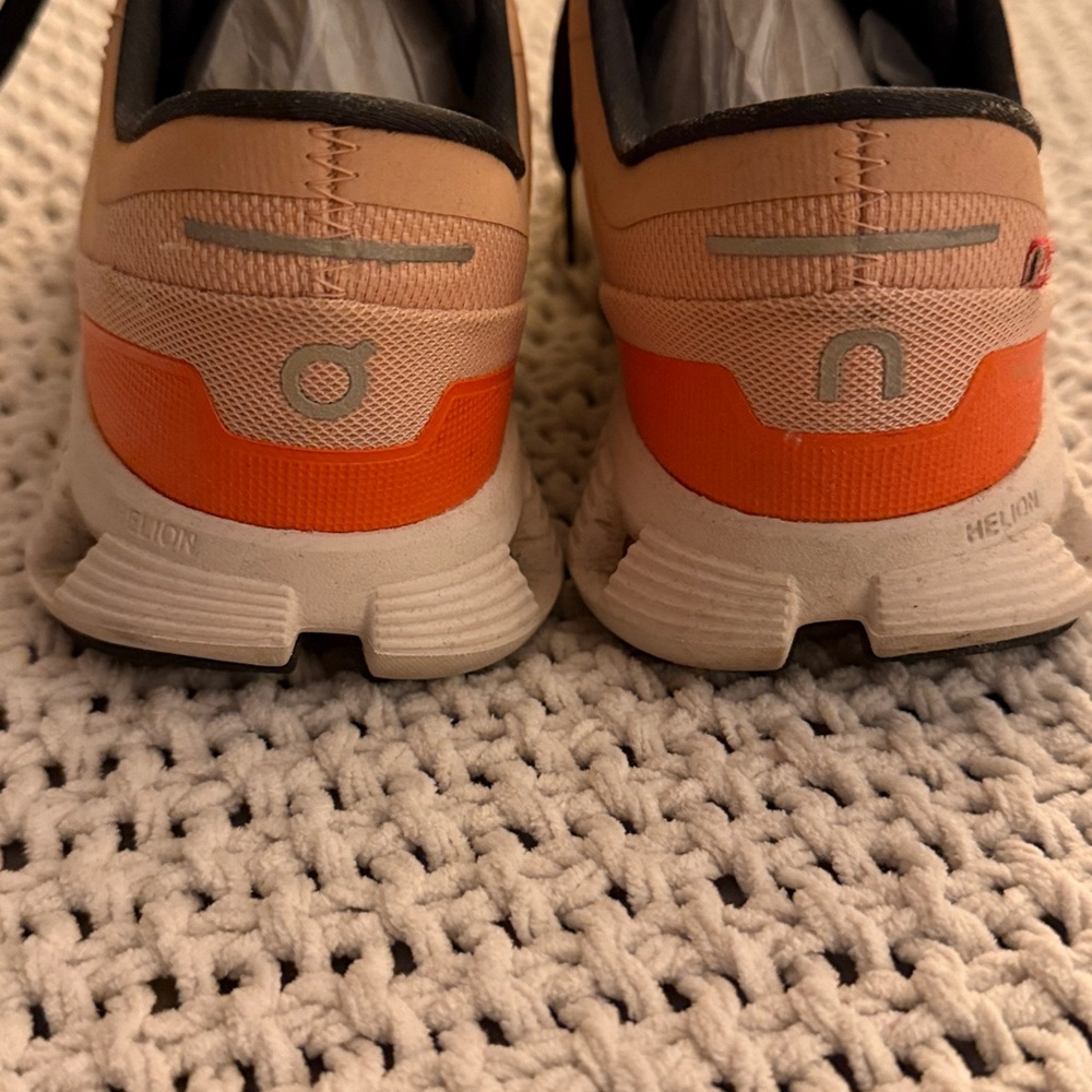 On Running Shoes in Black - Picture 3 of 6